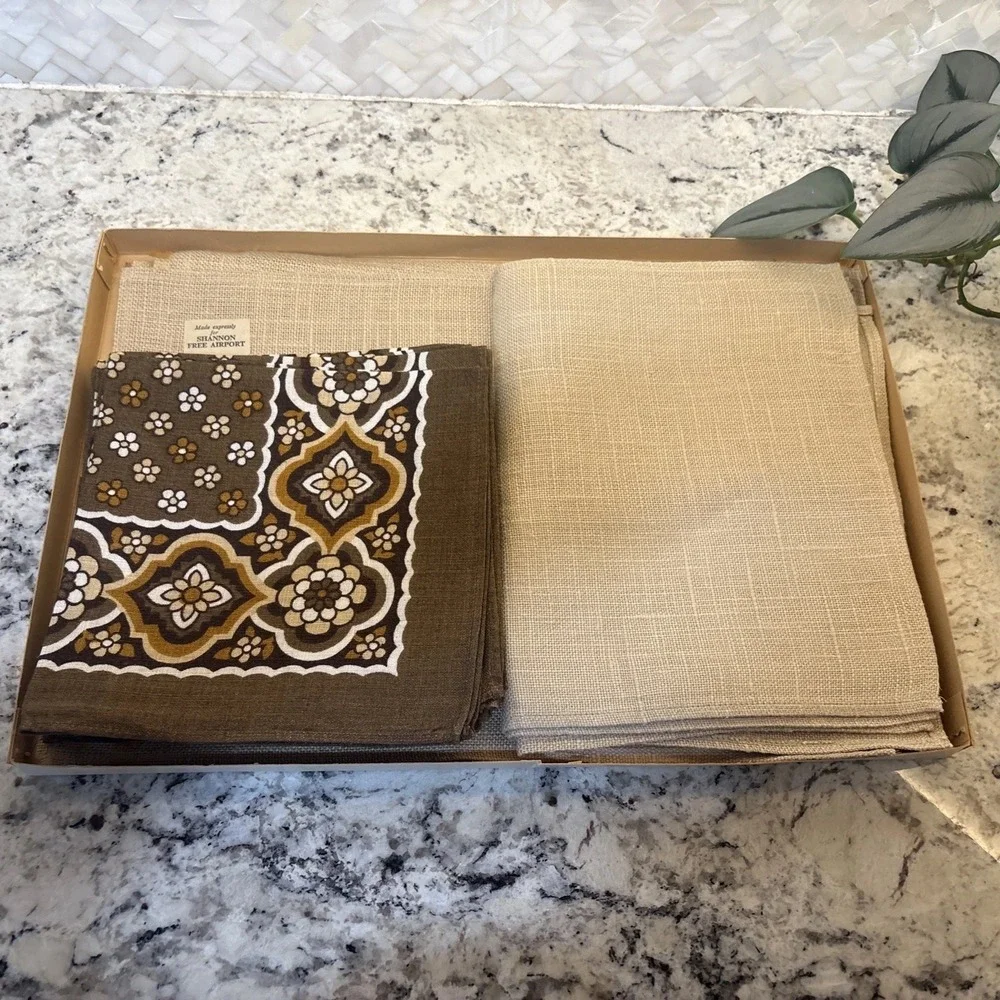 NOS 8 Old Bleach Napkins/placemat Irish Linen Luncheon‎ Set Original Box *READ*